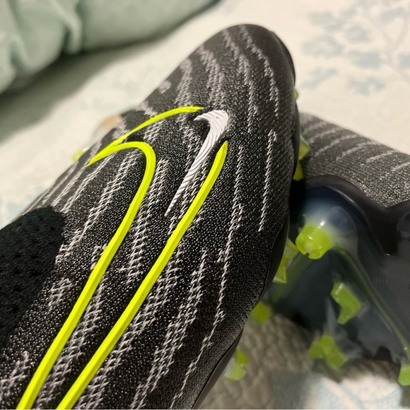 Cleats Nike phantom super hard to find - Picture 8 of 11